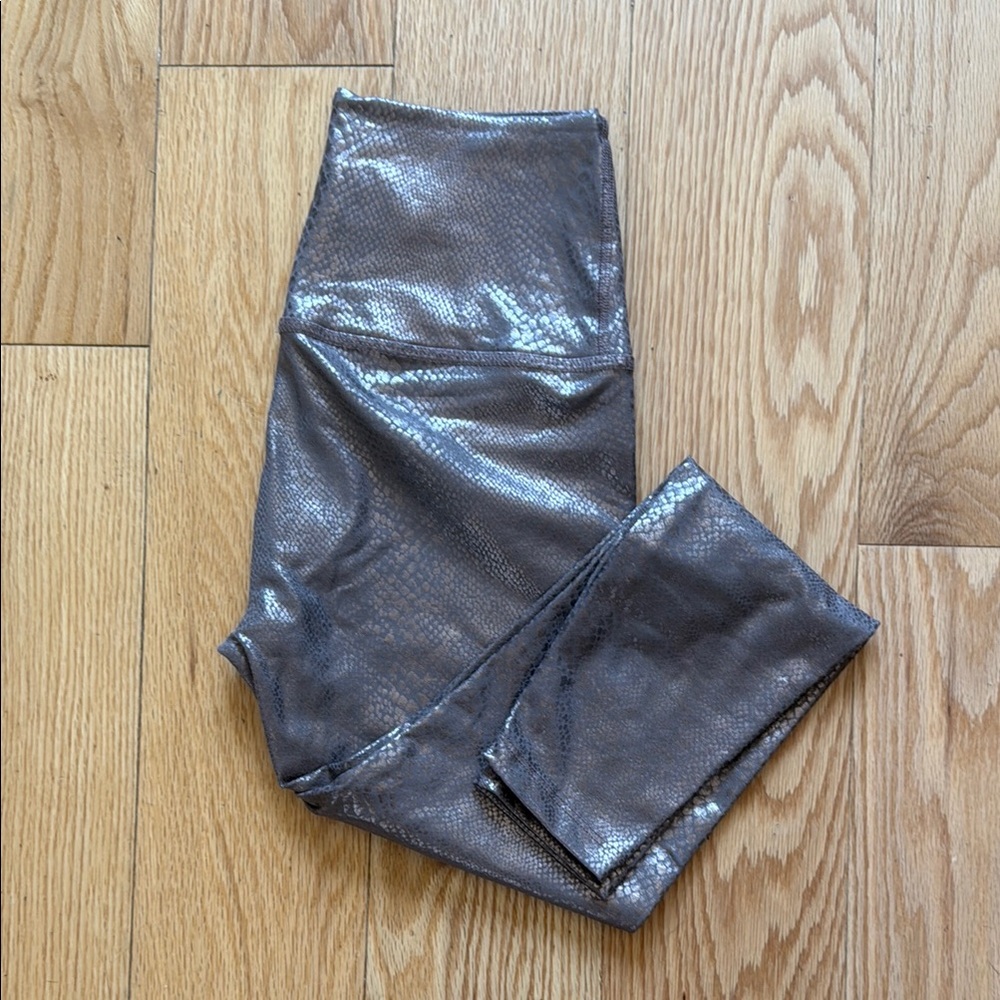 NWOT Shiny Snake Print Leggings Beyond Yoga